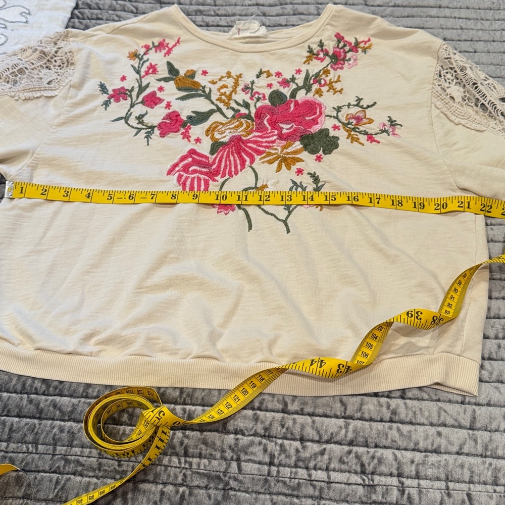 Anthropologie Floral Embroidered Cream Top - Picture 7 of 7